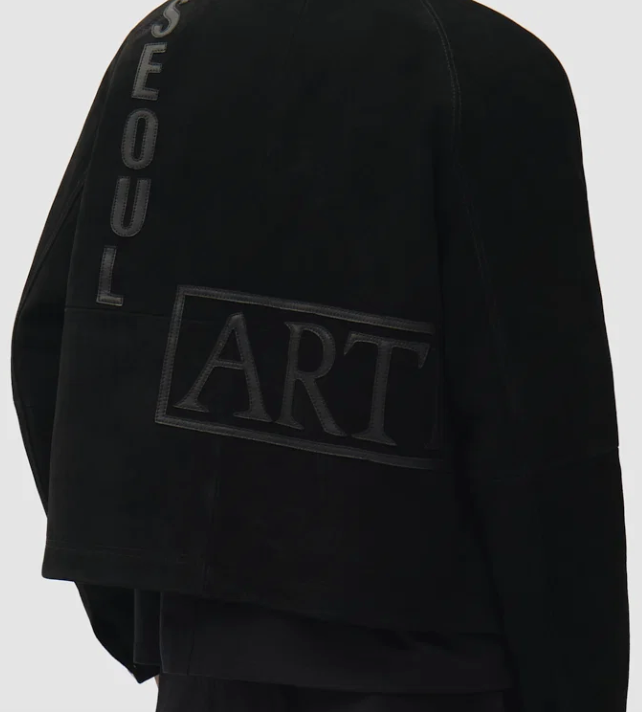 Jas met lederen inzetstukken