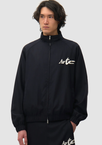 Tranenjas met fijne strepen