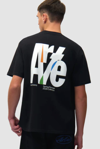 T-shirt met groot logo op de rug