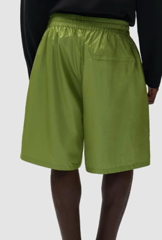 Korte broek met groot logo