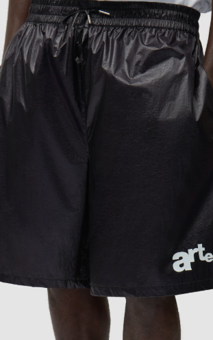 Korte broek met groot logo