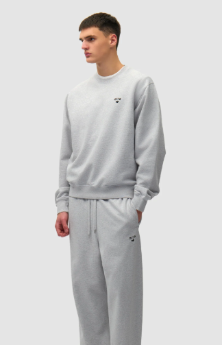 Logo met hartje op een T-shirt met ronde hals