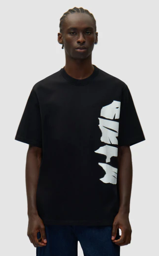 T-shirt met logo op de zijkant