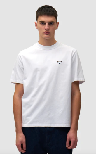 T-shirt met hartvormig logo